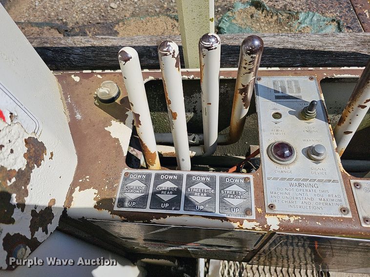 image for item DQ1118 1985 Ford LT8000  crane truck