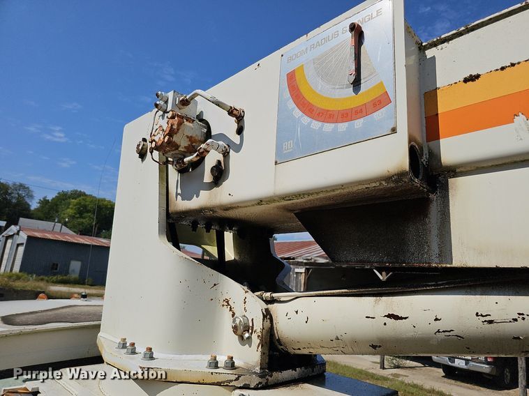 image for item DQ1118 1985 Ford LT8000  crane truck