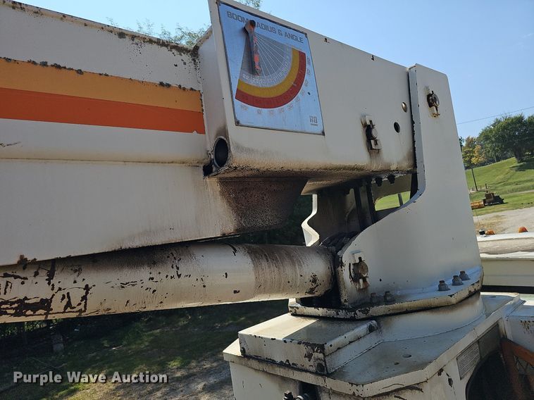 image for item DQ1118 1985 Ford LT8000  crane truck