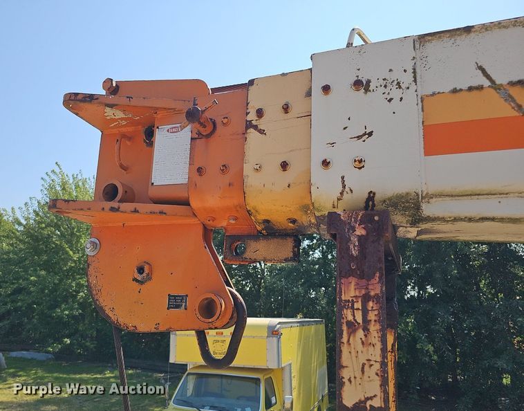 image for item DQ1118 1985 Ford LT8000  crane truck