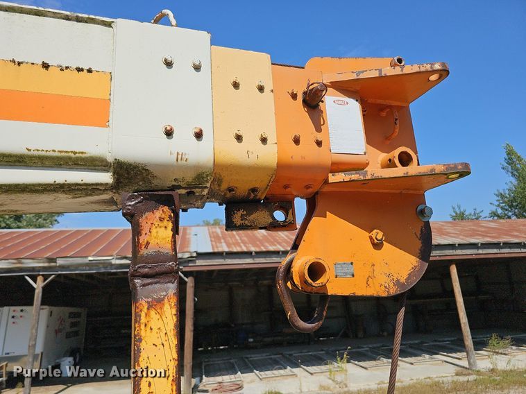 image for item DQ1118 1985 Ford LT8000  crane truck