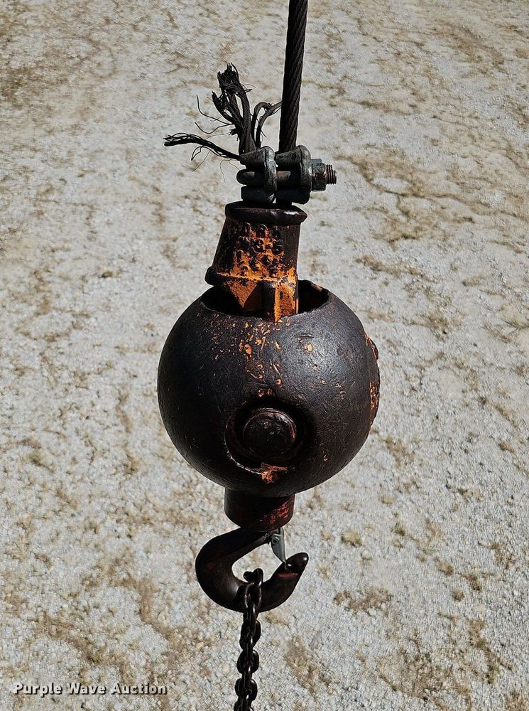 image for item DQ1118 1985 Ford LT8000  crane truck