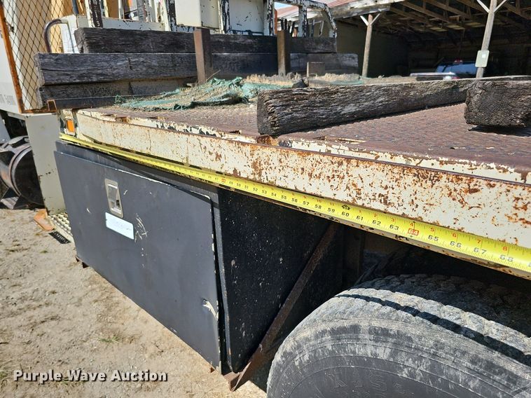 image for item DQ1118 1985 Ford LT8000  crane truck