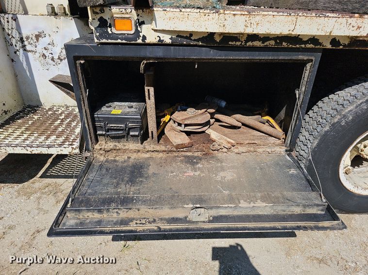 image for item DQ1118 1985 Ford LT8000  crane truck