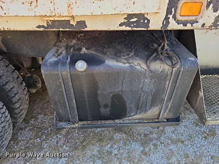 image for item DQ1118 1985 Ford LT8000  crane truck