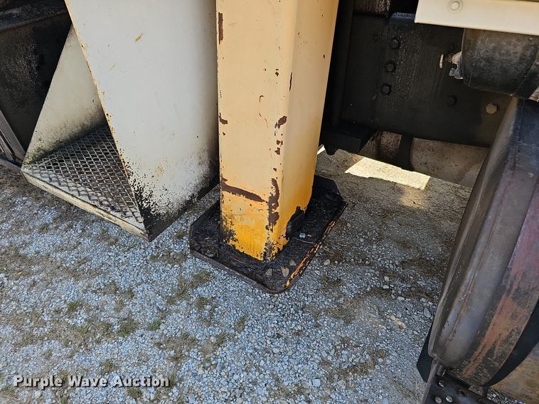 image for item DQ1118 1985 Ford LT8000  crane truck