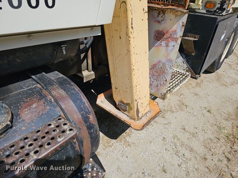 image for item DQ1118 1985 Ford LT8000  crane truck