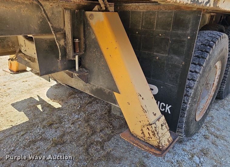 image for item DQ1118 1985 Ford LT8000  crane truck