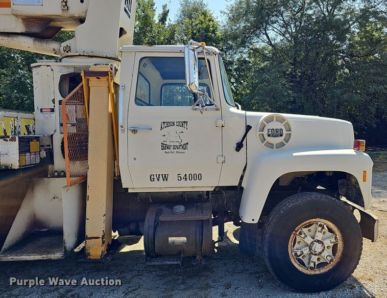 image for item DQ1118 1985 Ford LT8000  crane truck