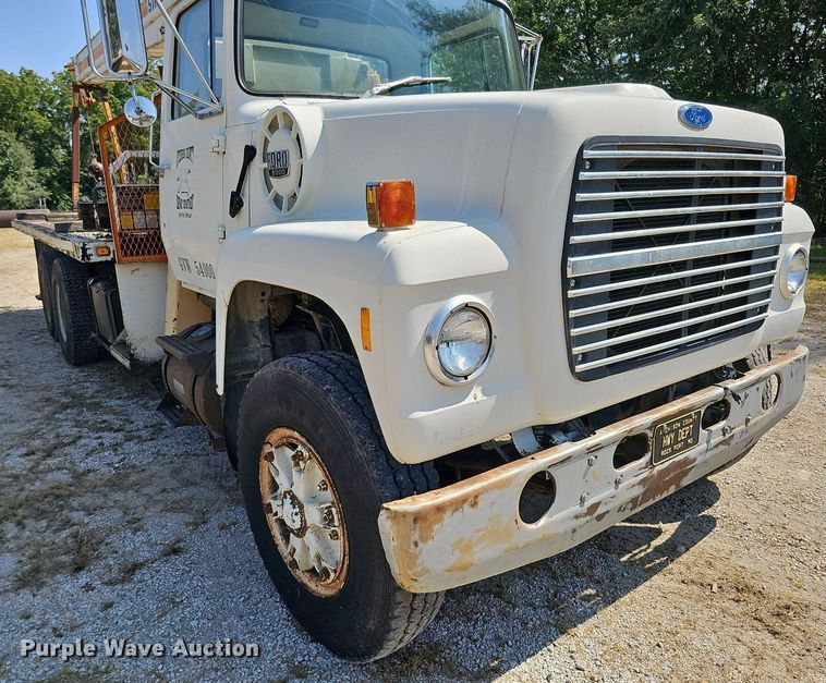 image for item DQ1118 1985 Ford LT8000  crane truck