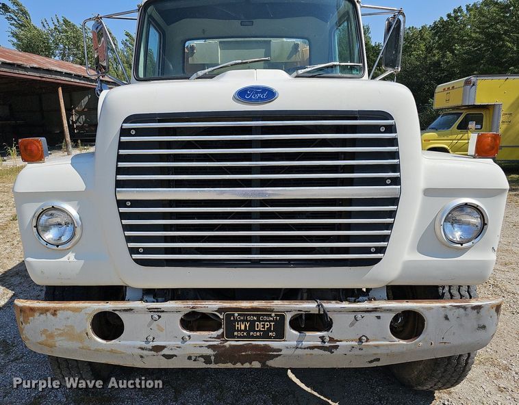 image for item DQ1118 1985 Ford LT8000  crane truck