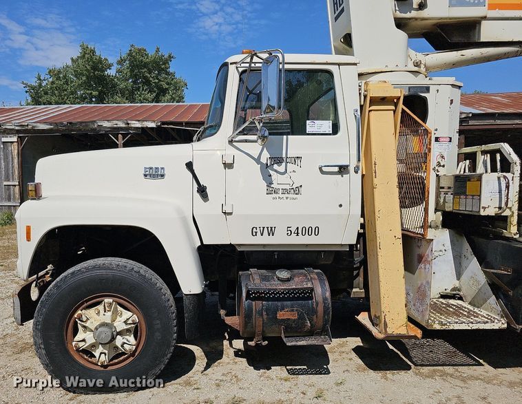 image for item DQ1118 1985 Ford LT8000  crane truck
