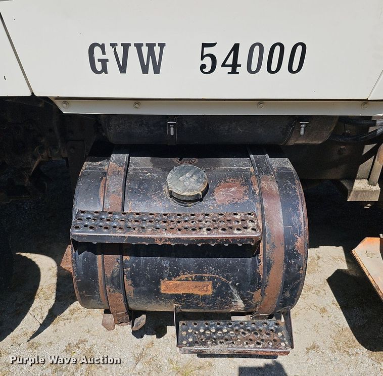 image for item DQ1118 1985 Ford LT8000  crane truck