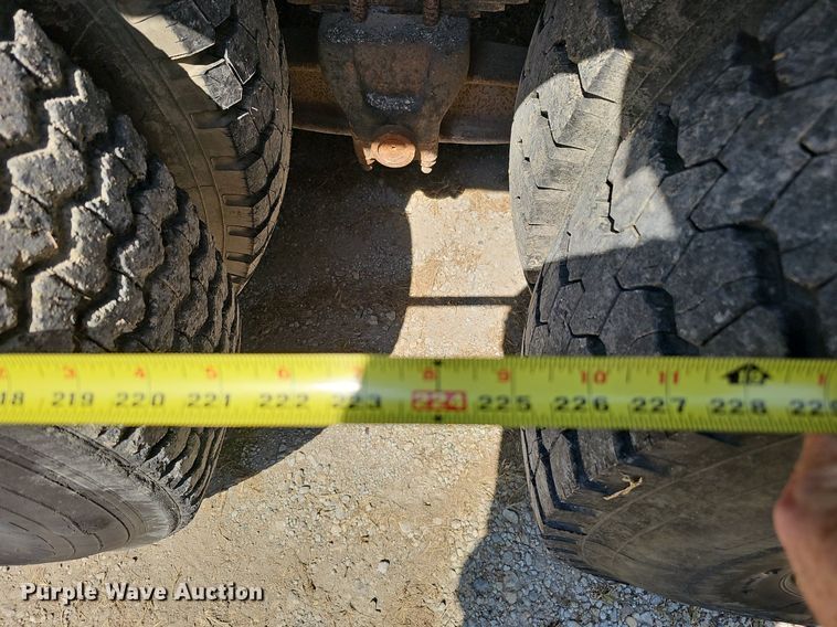 image for item DQ1118 1985 Ford LT8000  crane truck