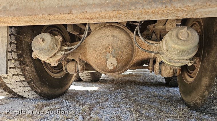 image for item DQ1118 1985 Ford LT8000  crane truck