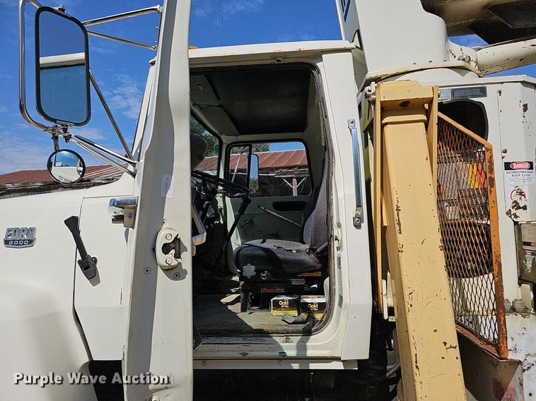 image for item DQ1118 1985 Ford LT8000  crane truck