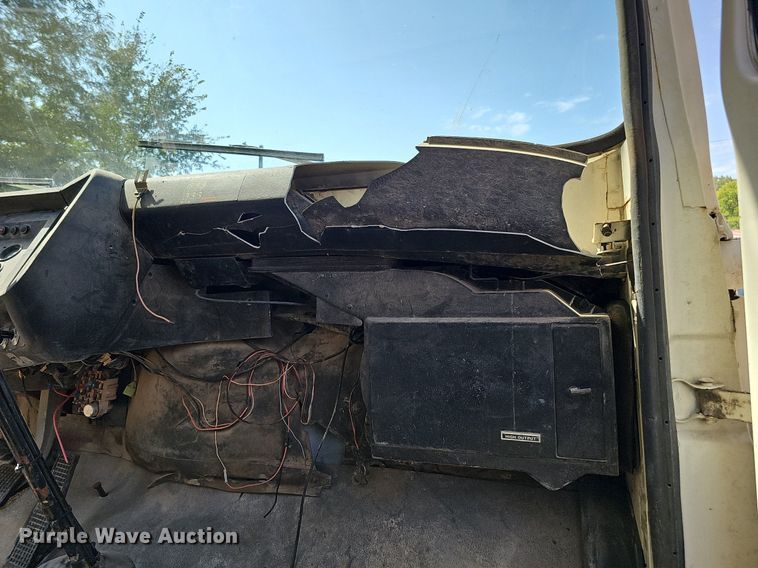 image for item DQ1118 1985 Ford LT8000  crane truck