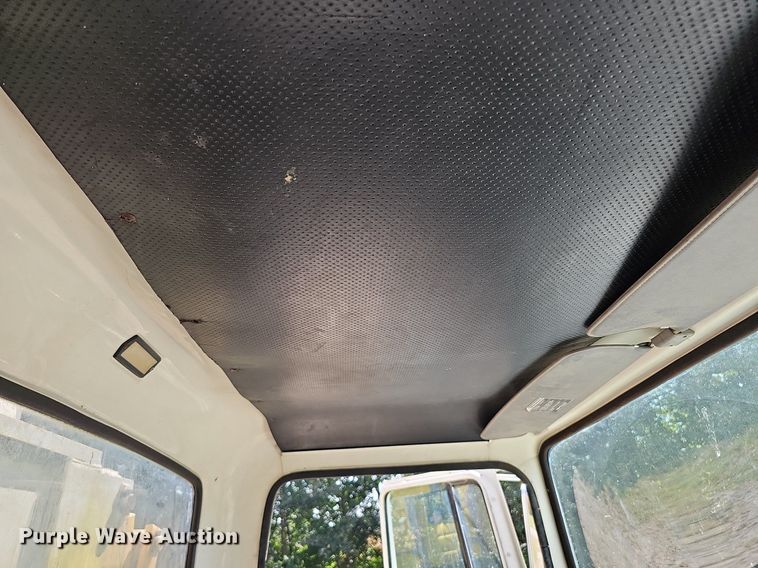 image for item DQ1118 1985 Ford LT8000  crane truck