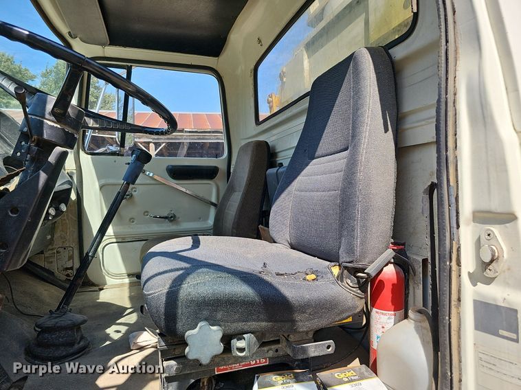 image for item DQ1118 1985 Ford LT8000  crane truck