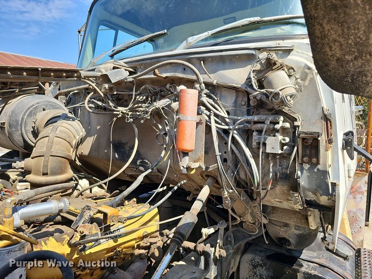 image for item DQ1118 1985 Ford LT8000  crane truck