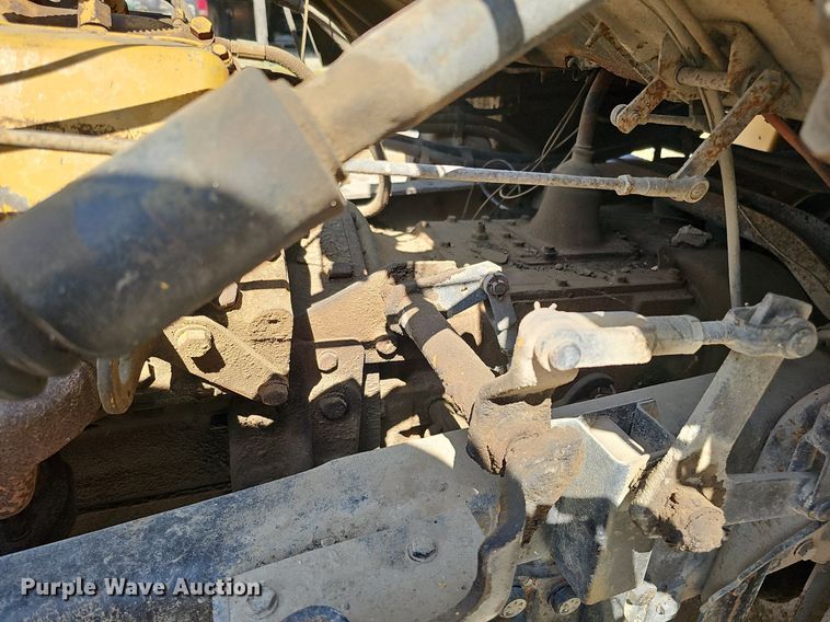 image for item DQ1118 1985 Ford LT8000  crane truck