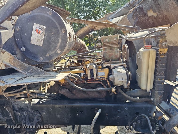 image for item DQ1118 1985 Ford LT8000  crane truck