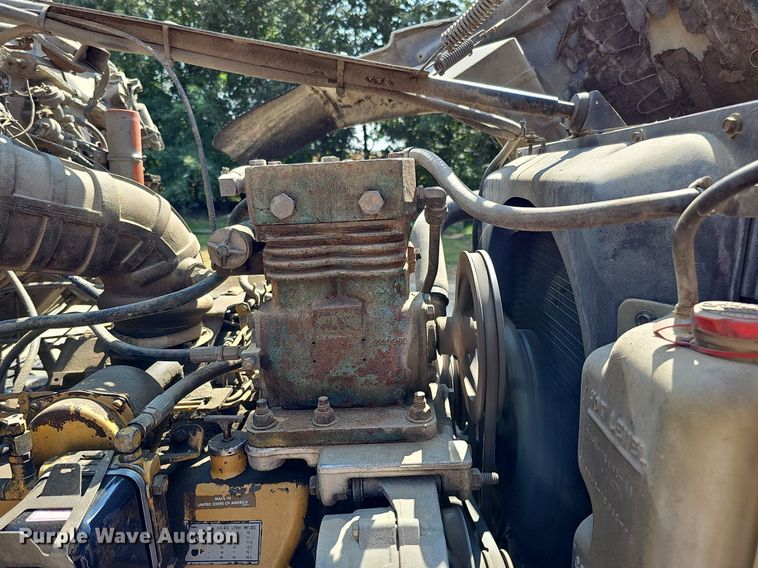 image for item DQ1118 1985 Ford LT8000  crane truck