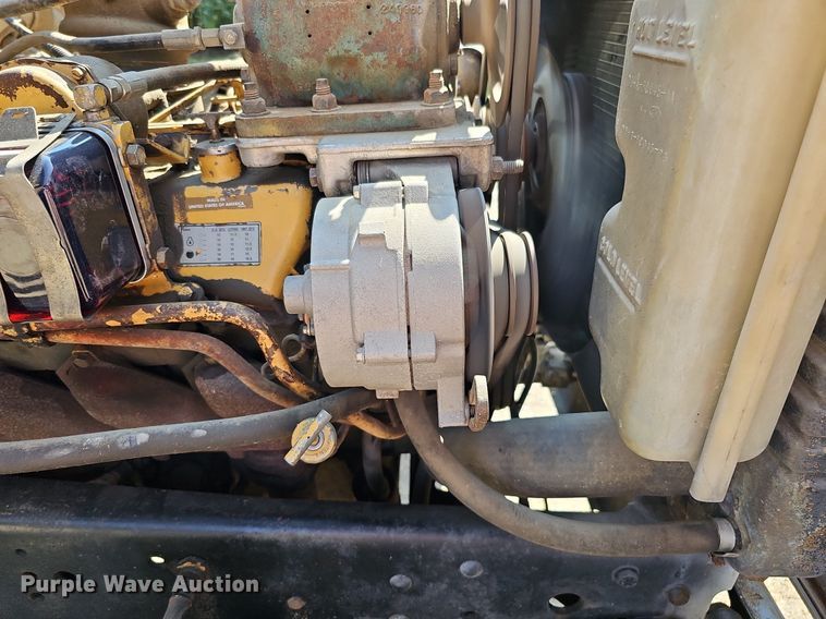 image for item DQ1118 1985 Ford LT8000  crane truck