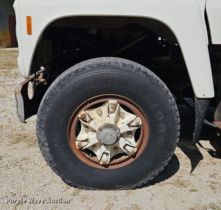 image for item DQ1118 1985 Ford LT8000  crane truck