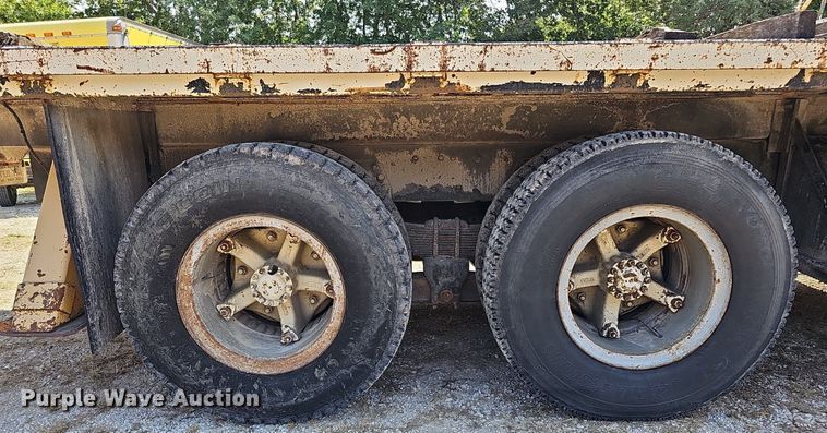 image for item DQ1118 1985 Ford LT8000  crane truck