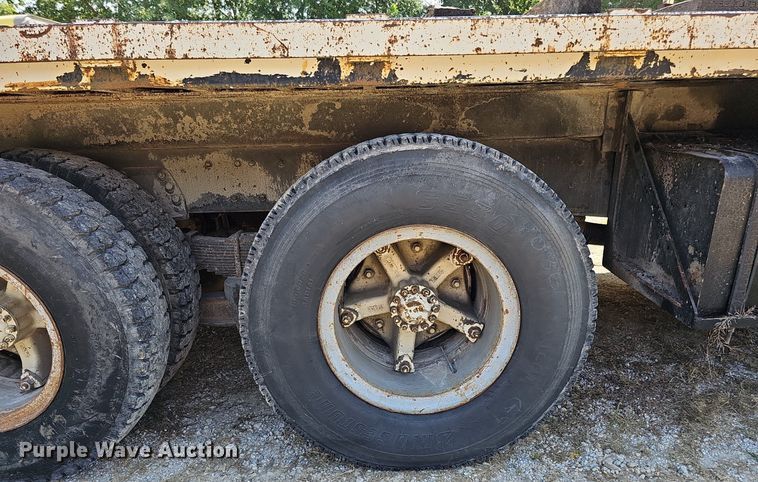 image for item DQ1118 1985 Ford LT8000  crane truck