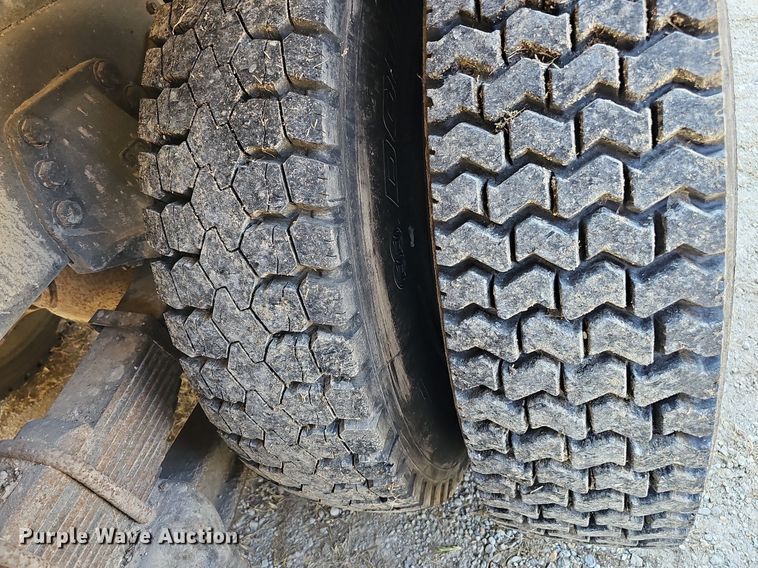 image for item DQ1118 1985 Ford LT8000  crane truck