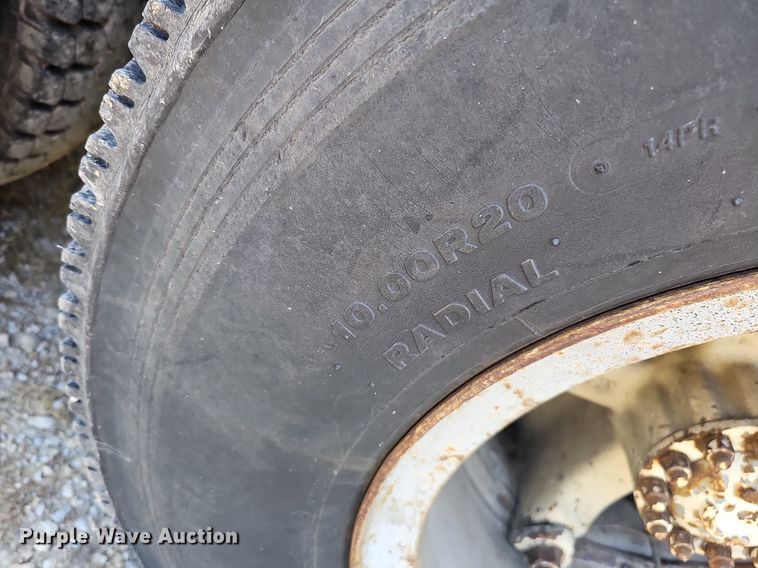 image for item DQ1118 1985 Ford LT8000  crane truck