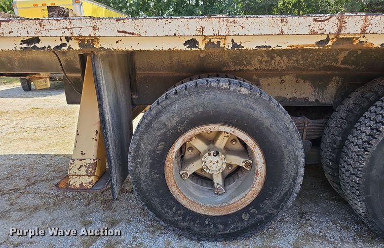 image for item DQ1118 1985 Ford LT8000  crane truck