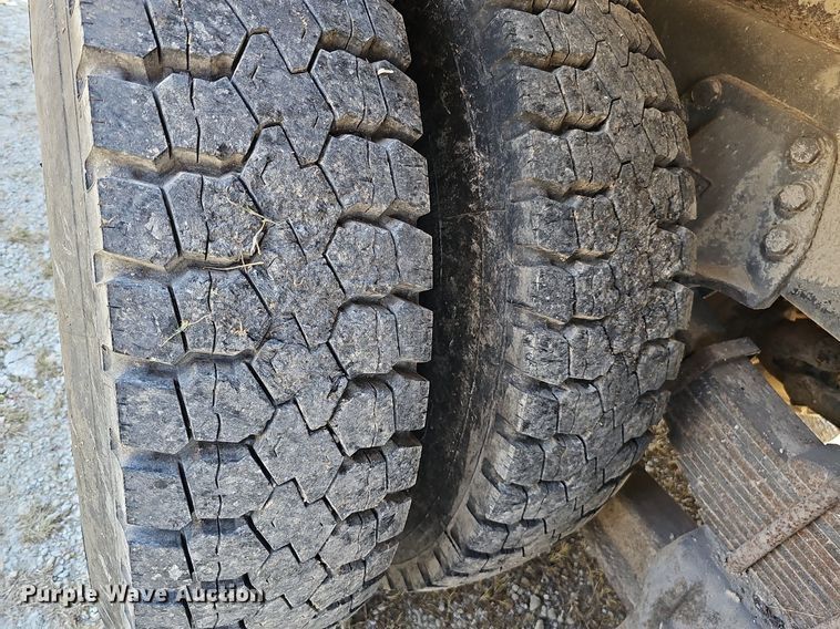 image for item DQ1118 1985 Ford LT8000  crane truck