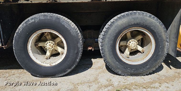 image for item DQ1118 1985 Ford LT8000  crane truck