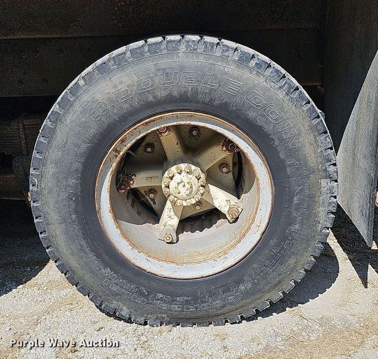 image for item DQ1118 1985 Ford LT8000  crane truck