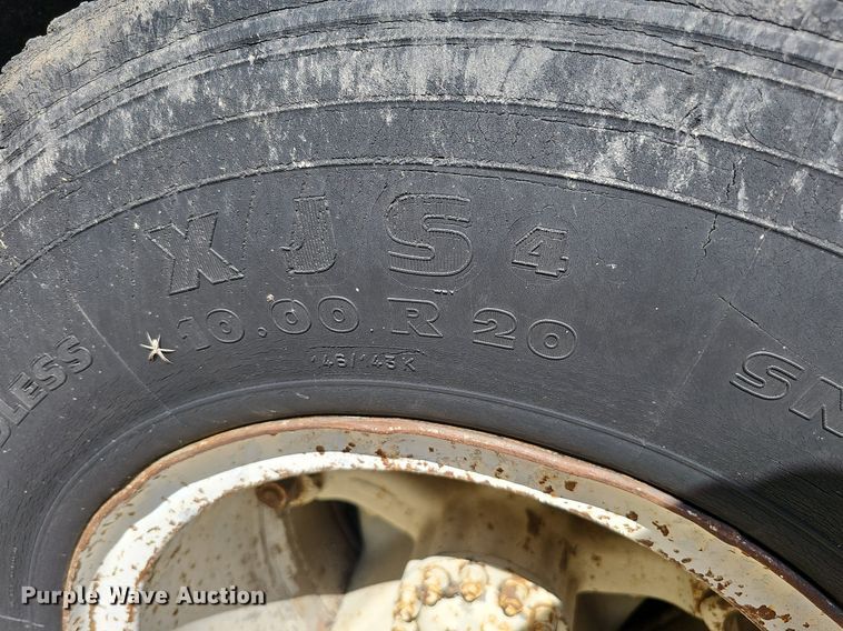 image for item DQ1118 1985 Ford LT8000  crane truck