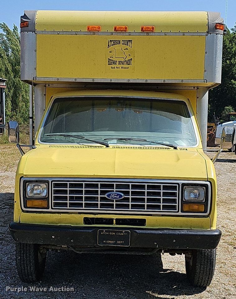 image for item DQ1119 1990 Ford E350  box truck