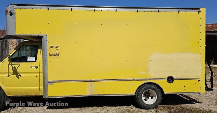 image for item DQ1119 1990 Ford E350  box truck