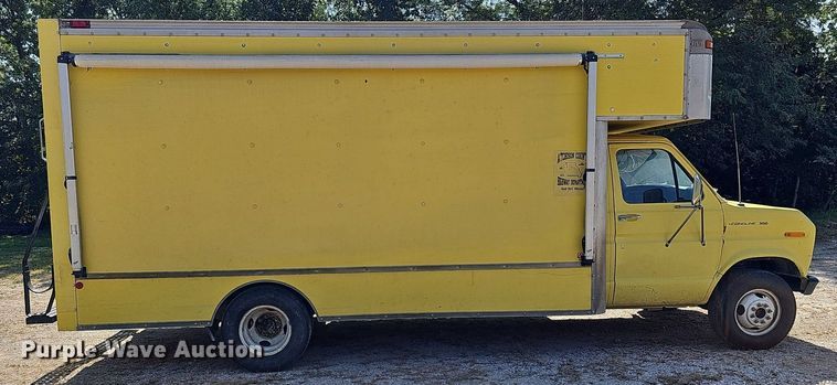 image for item DQ1119 1990 Ford E350  box truck