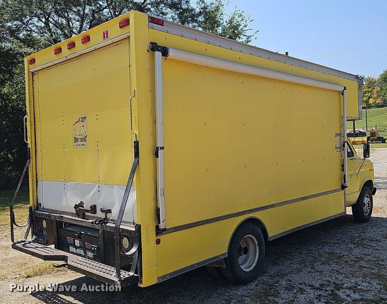 image for item DQ1119 1990 Ford E350  box truck