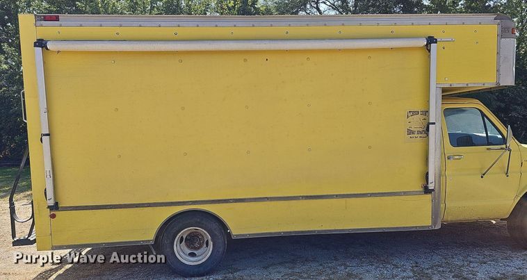 image for item DQ1119 1990 Ford E350  box truck