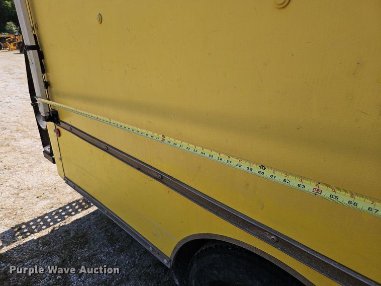 image for item DQ1119 1990 Ford E350  box truck