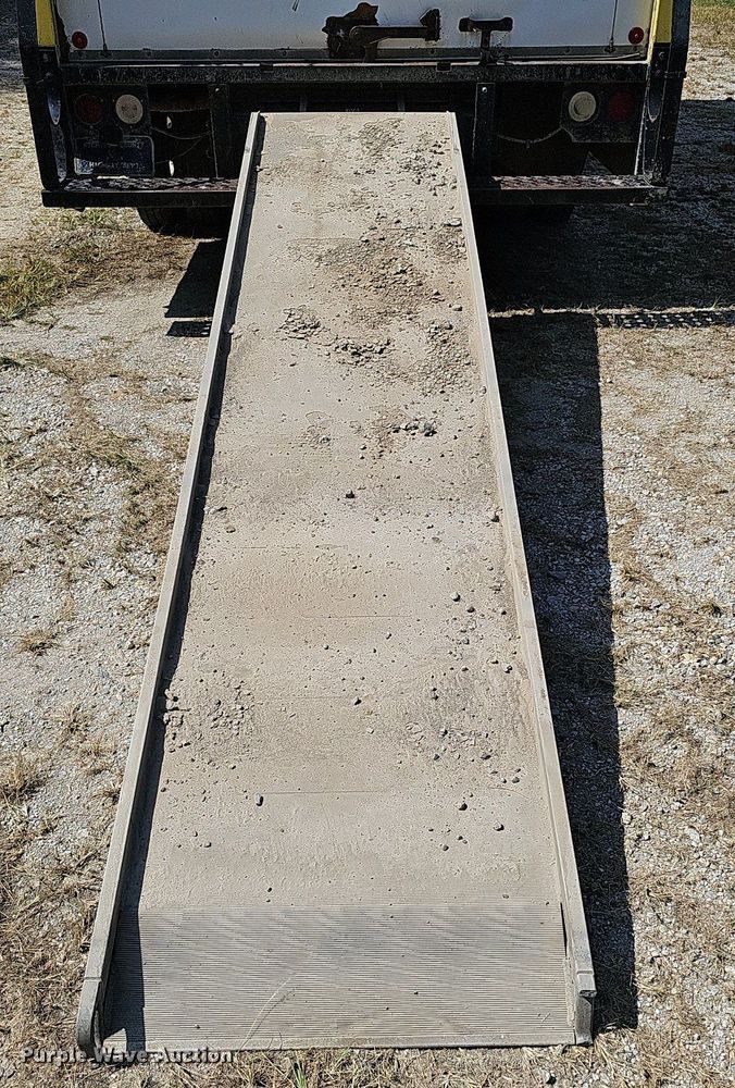 image for item DQ1119 1990 Ford E350  box truck