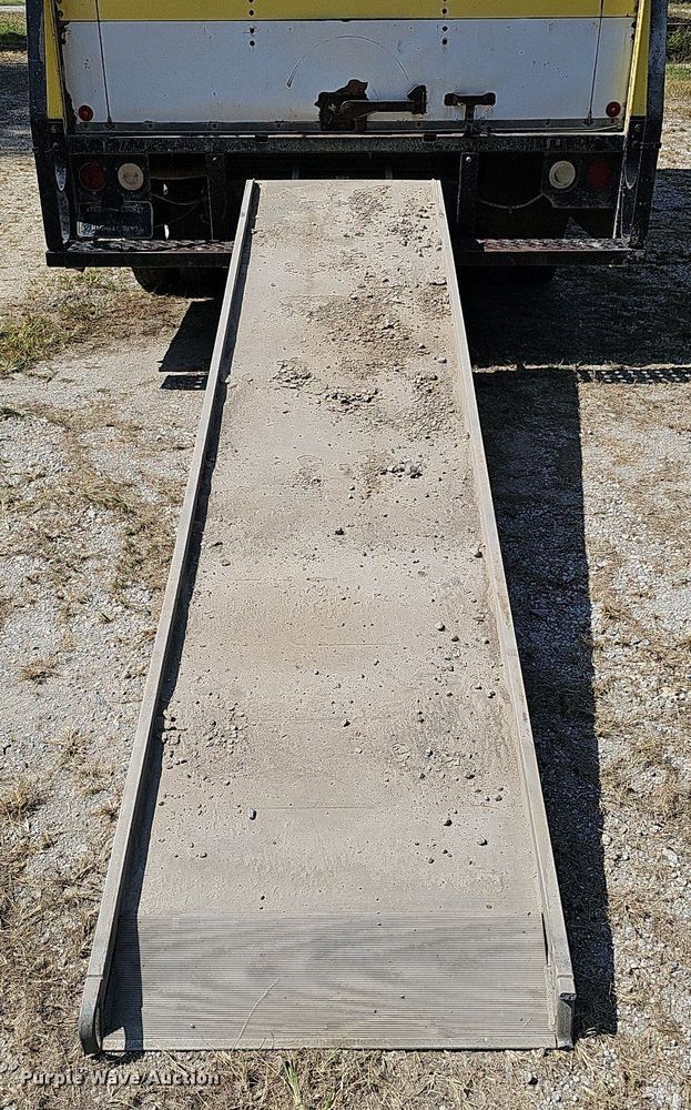 image for item DQ1119 1990 Ford E350  box truck