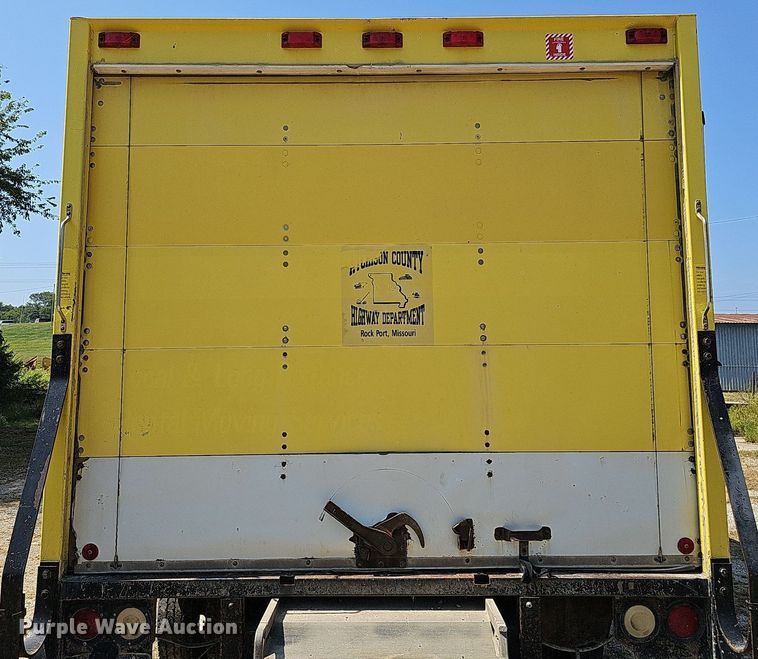 image for item DQ1119 1990 Ford E350  box truck