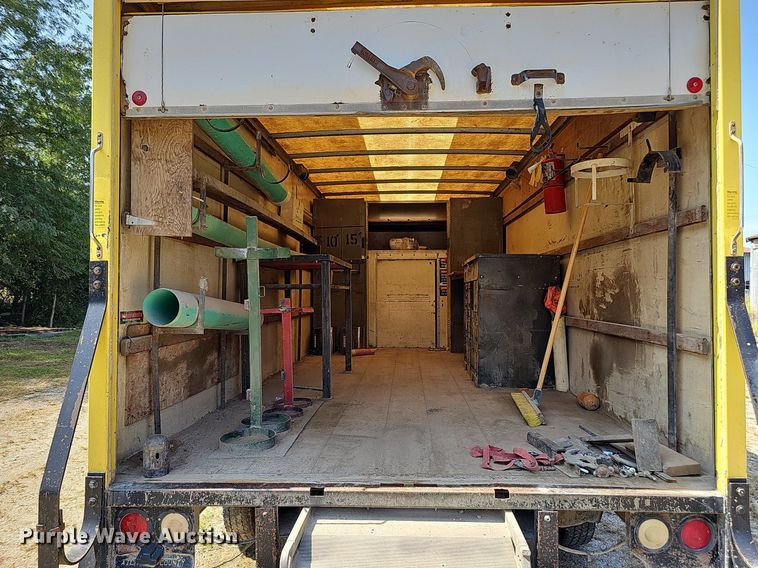 image for item DQ1119 1990 Ford E350  box truck