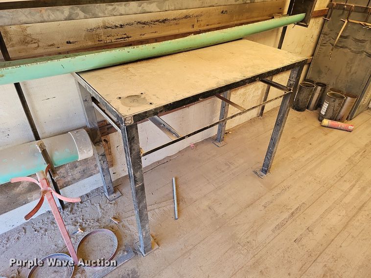 image for item DQ1119 1990 Ford E350  box truck