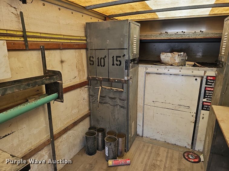 image for item DQ1119 1990 Ford E350  box truck